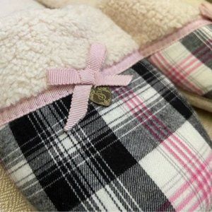 Victoria’s Secret Women's Flannel Slippers. Black Plaid. Size Medium.